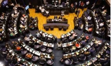 LA RE-RE ELECCIÓN A LA LEGISLATURA