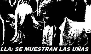 ENTRE LLA SE MUESTRAN LAS UÑAS